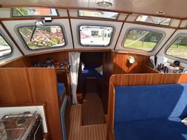 Dutch Tender 32 Pilot