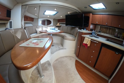 Chaparral 320 Signature