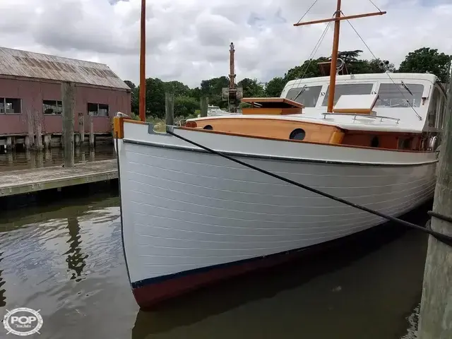 Matthews 38 Cabin Cruiser