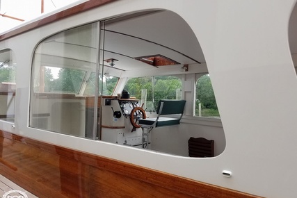 Matthews 38 Cabin Cruiser