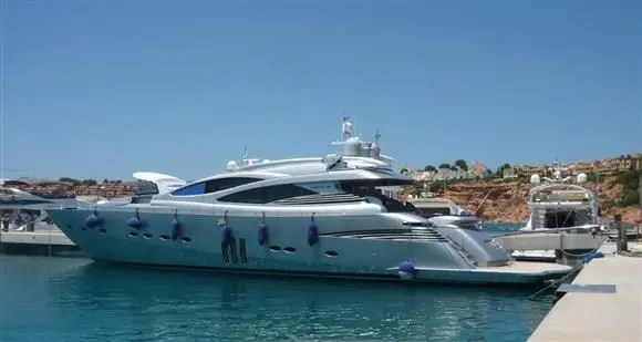 Ferretti Yachts 90