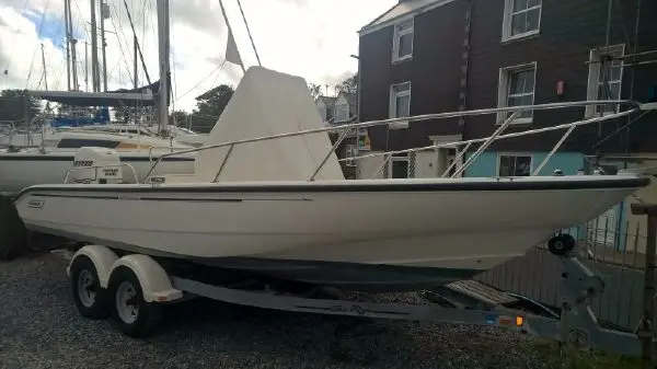 Boston Whaler 220 Dauntless