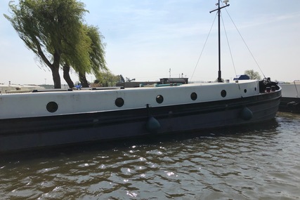 De Hoop Luxe Motor Dutch Barge