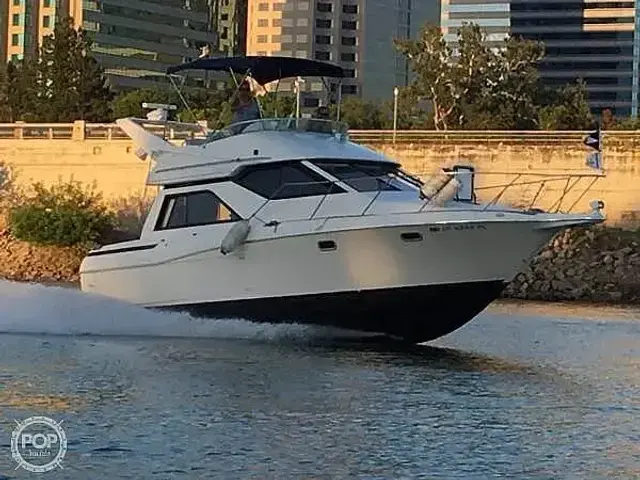 Bayliner 3258 Avanti Command Bridge