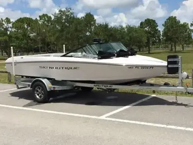 Nautique Ski  200 Closed Bow