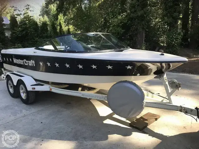 Mastercraft ProStar 19 Skier