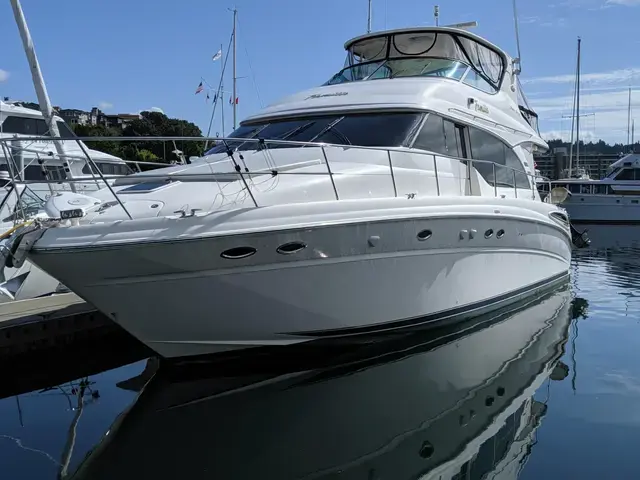 Sea Ray 540 Cockpit Motor Yacht