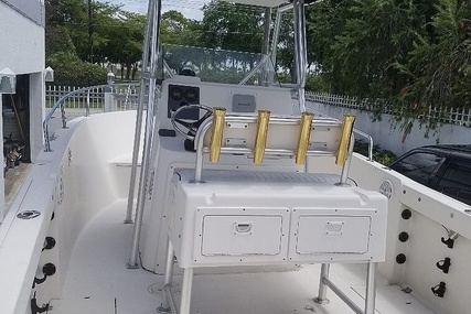 Robalo R 230