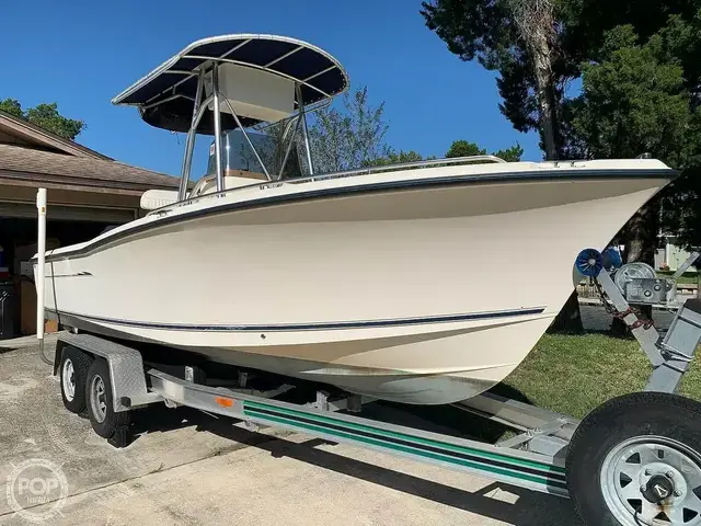 Sea Hunt Triton 212