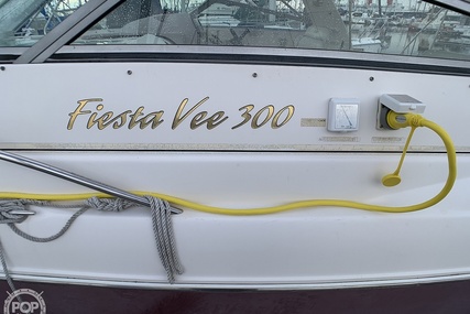 Rinker Fiesta Vee 300